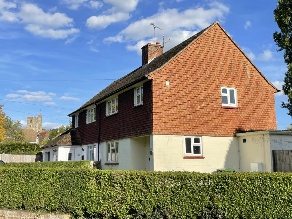 Lot: 88 - SEMI-DETACHED HOUSE ON CORNER PLOT IN NEED OF REFURBISHMENT -